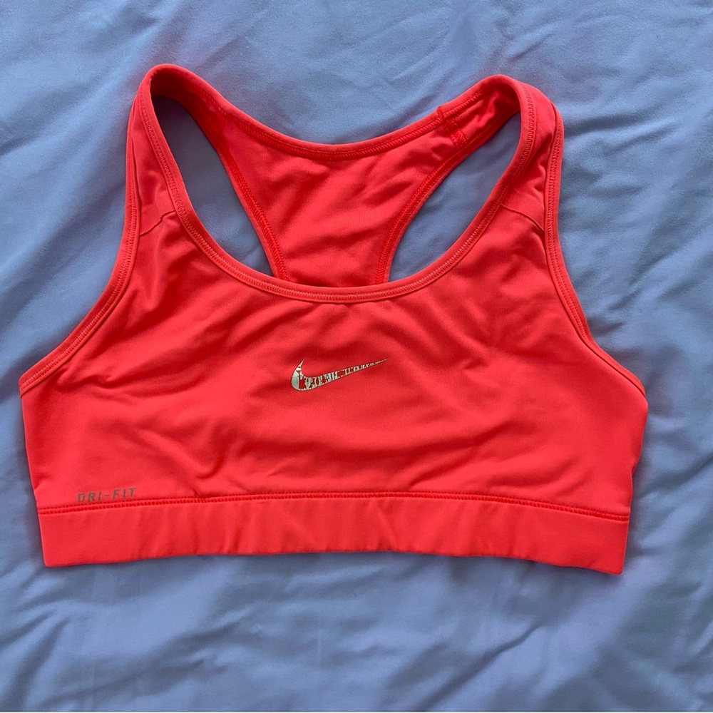 Classic pink Nike sportsbra